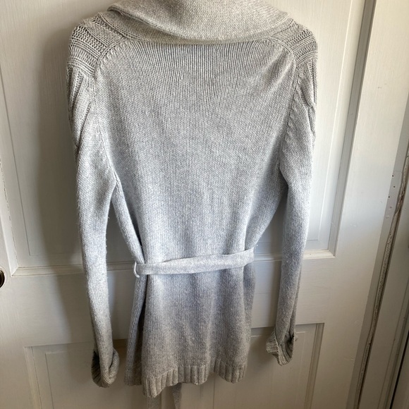 Aerie AEO Belted Knitted Gray Cardigan Sweater Size Medium - Picture 5 of 5